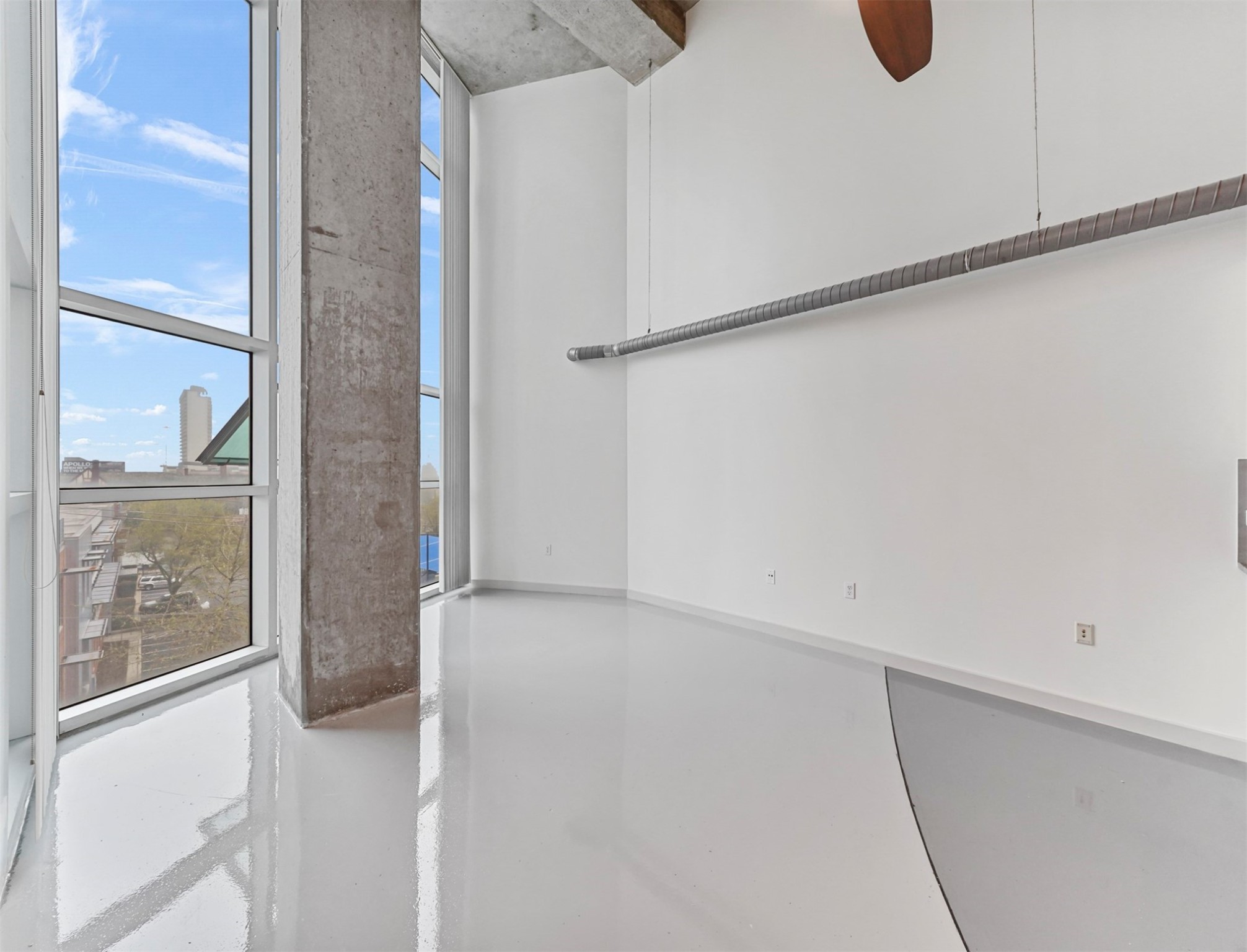 2000 Bagby Street, Unit 5436 Houston, TX 77002 - Photo 5 of 32 a view of an empty room