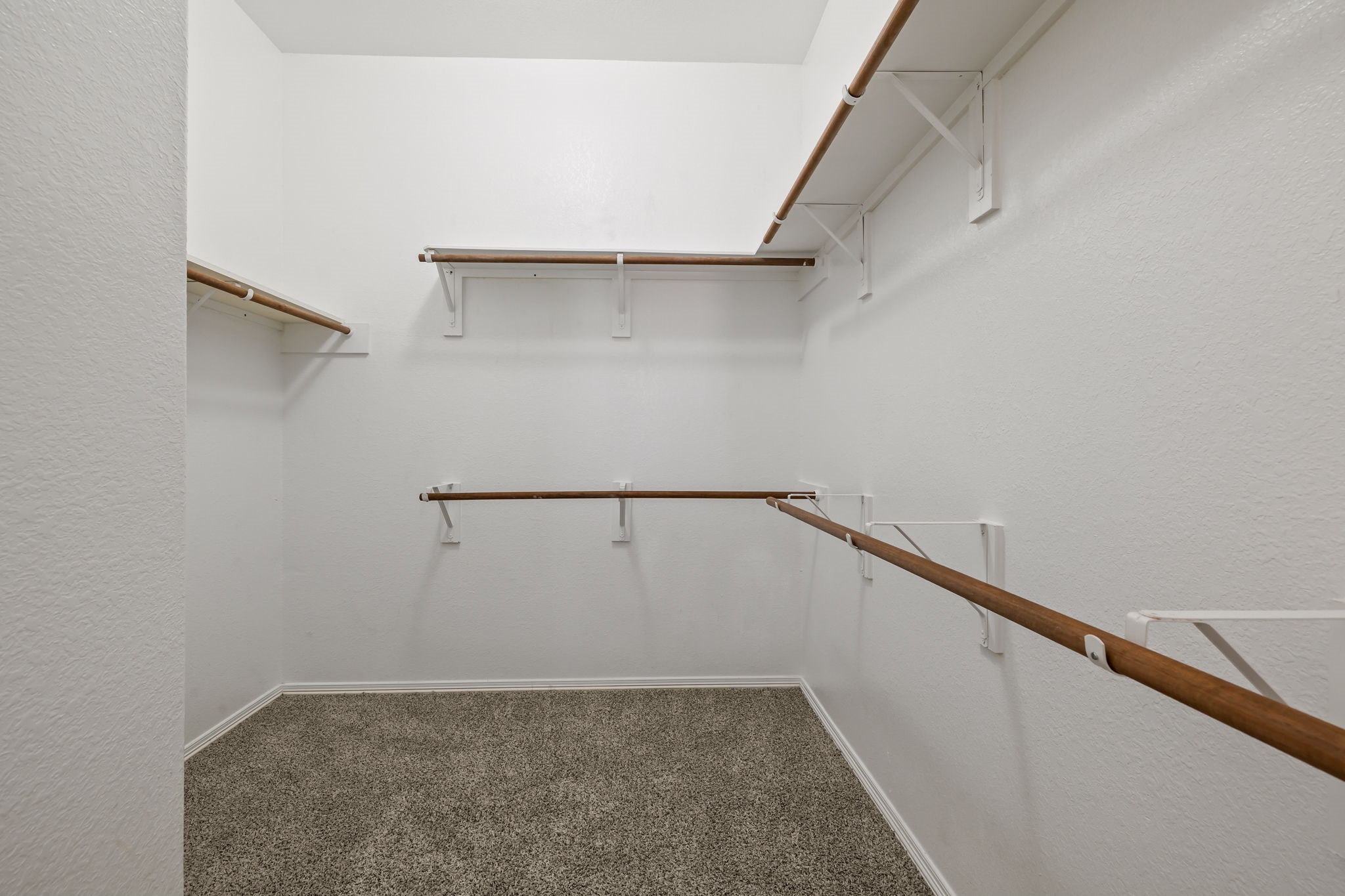 445 Decoster Boulevard Alvin, TX 77511 - Photo 17 of 32 Large master closet with fresh paint and carpet