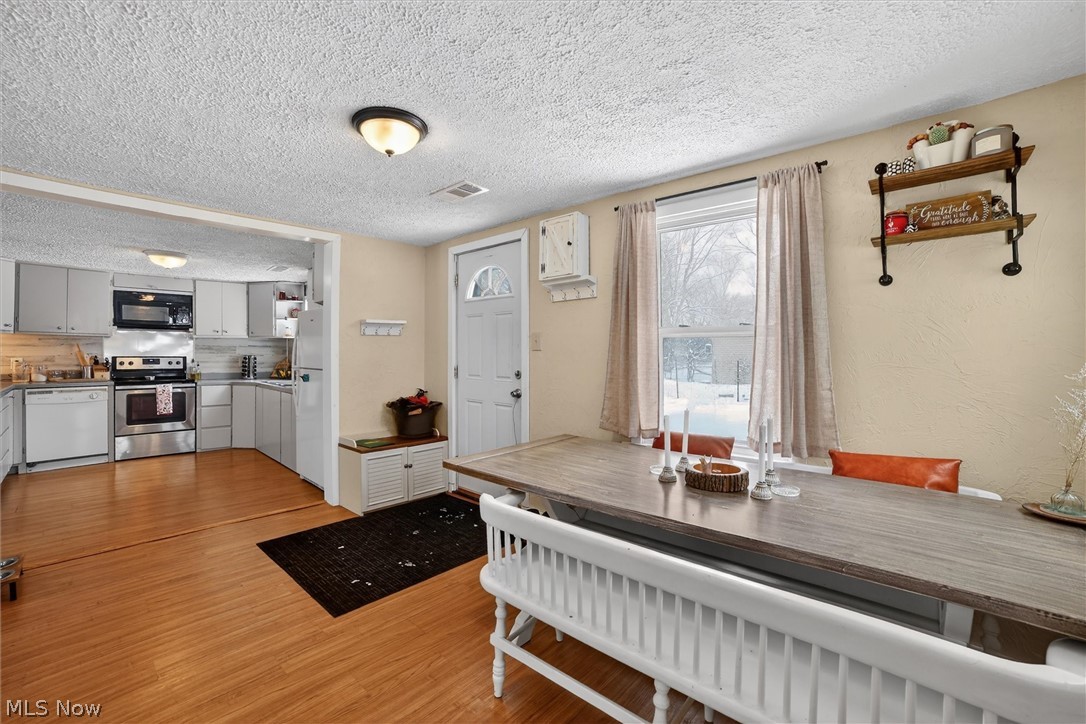 3309 Winchell Road Mantua, OH 44255 - Photo 9 of 22 Dining area