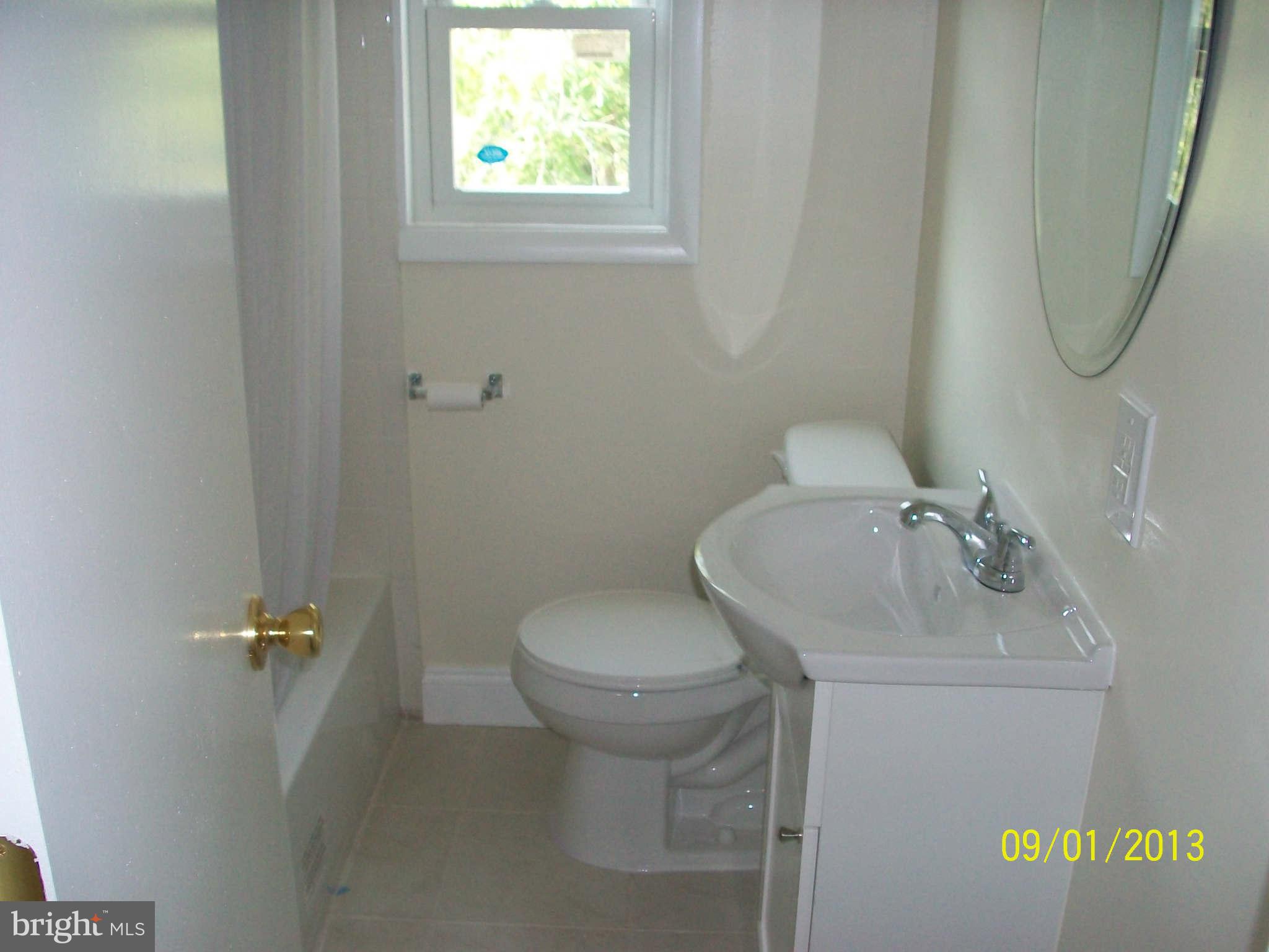 6501 Golden Ring Road Rosedale, MD 21237 - Photo 8 of 11 Bath