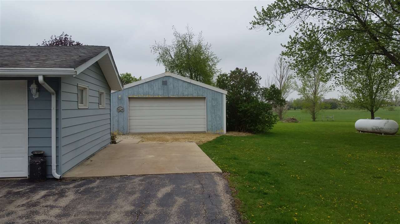 5509 East Woodburn Road Byron, IL 61010 - Photo 6 of 23 Gallery Image 6