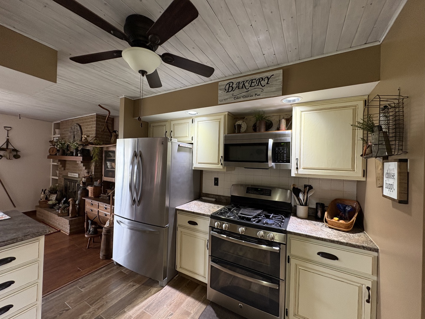 5212 South Mill Pond Road Rochelle, IL 61068 - Photo 18 of 66 a kitchen with stainless steel appliances granite countertop a refrigerator and a stove top oven