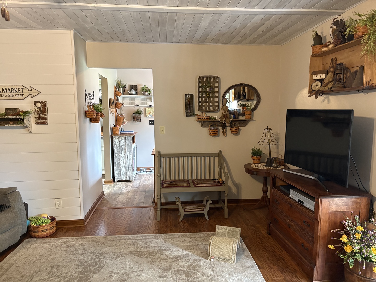 5212 South Mill Pond Road Rochelle, IL 61068 - Photo 23 of 66 a living room with furniture and a flat screen tv
