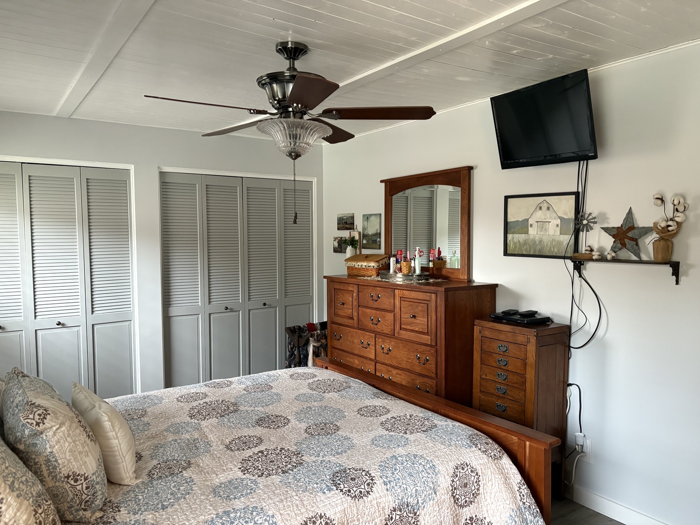 5212 South Mill Pond Road Rochelle, IL 61068 - Photo 33 of 66 a bedroom with a bed and flat screen tv