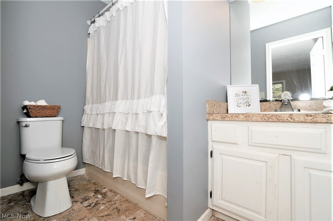 3432 Shellhart Road Barberton, OH 44203 - Photo 22 of 33 *ENSUITE MASTER BATHROOM W/TRIPLE SCONCE LIGHT, TUB AND SHOWER, BUILT IN LINEN CLOSET FOR STORAGE ~