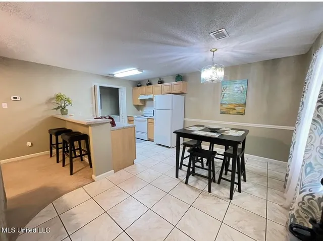 $1,600 | 5080 Gautier Vancleave Road, Unit E3, Gautier, MS 39553