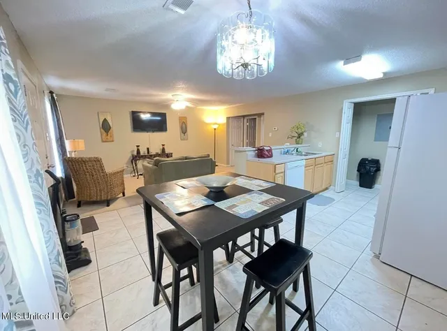 $1,600 | 5080 Gautier Vancleave Road, Unit E3, Gautier, MS 39553