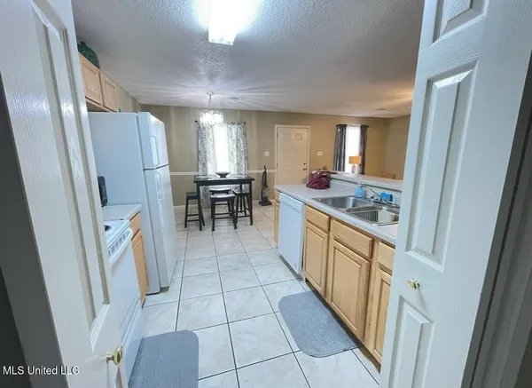 $1,500 | 5080 Gautier Vancleave Road, Unit E4, Gautier, MS 39553