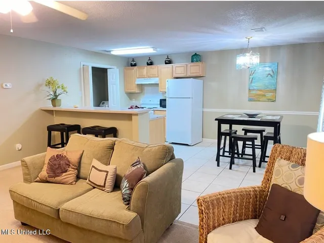 $1,600 | 5080 Gautier Vancleave Road, Unit E3, Gautier, MS 39553