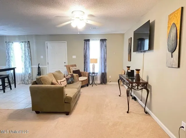 $1,600 | 5080 Gautier Vancleave Road, Unit E3, Gautier, MS 39553