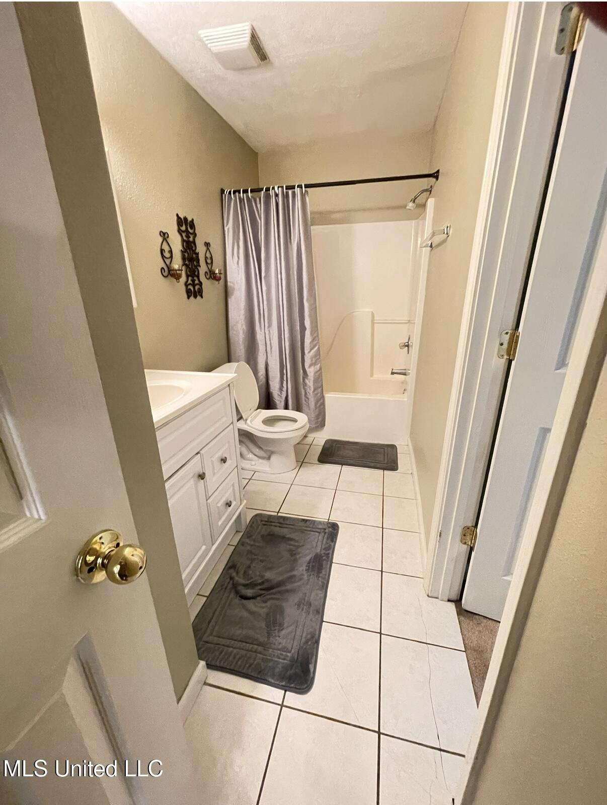 5080 Gautier Vancleave Road, Unit E3 Gautier, MS 39553 - Photo 26 of 32 IMG_2233