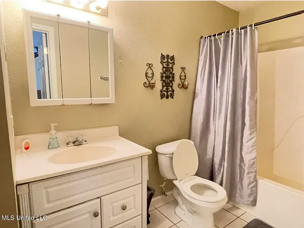 $1,500 | 5080 Gautier Vancleave Road, Unit E4, Gautier, MS 39553