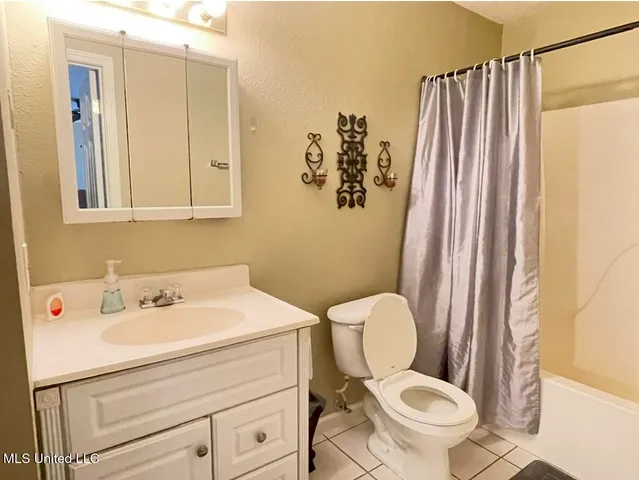 $1,600 | 5080 Gautier Vancleave Road, Unit E3, Gautier, MS 39553