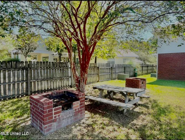 $1,600 | 5080 Gautier Vancleave Road, Unit E3, Gautier, MS 39553