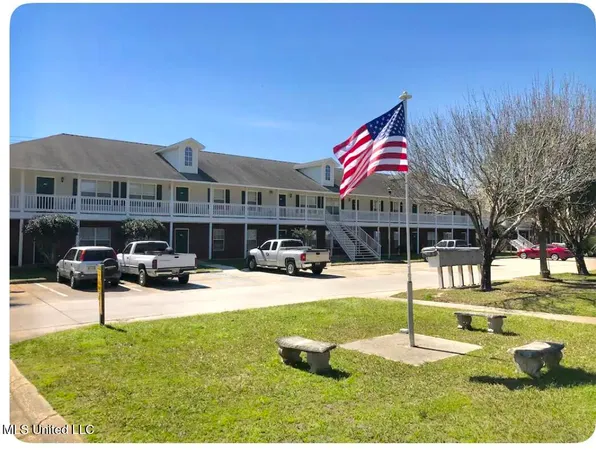 $1,500 | 5080 Gautier Vancleave Road, Unit E4, Gautier, MS 39553