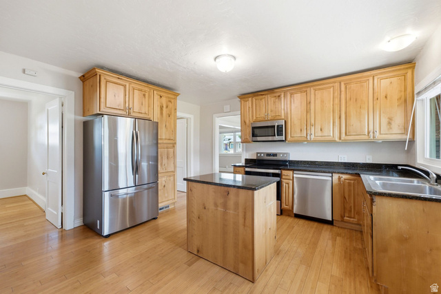 633 500 North Provo, UT 84601 - Photo 29 of 59 Updated kitchen with modern appliances