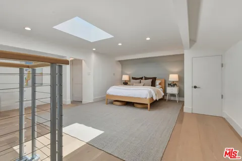 $3,350,000 | 3721 Woodcliff Road, Sherman Oaks, CA 91403
