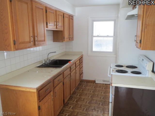 9260 Reichert Road Parma, OH 44130 - Photo 4 of 11
