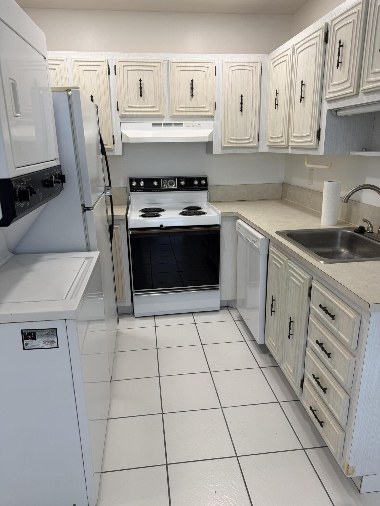 8616 Chevy Chase Drive Boca Raton, FL 33433 - Photo 4 of 16 IMG_0287