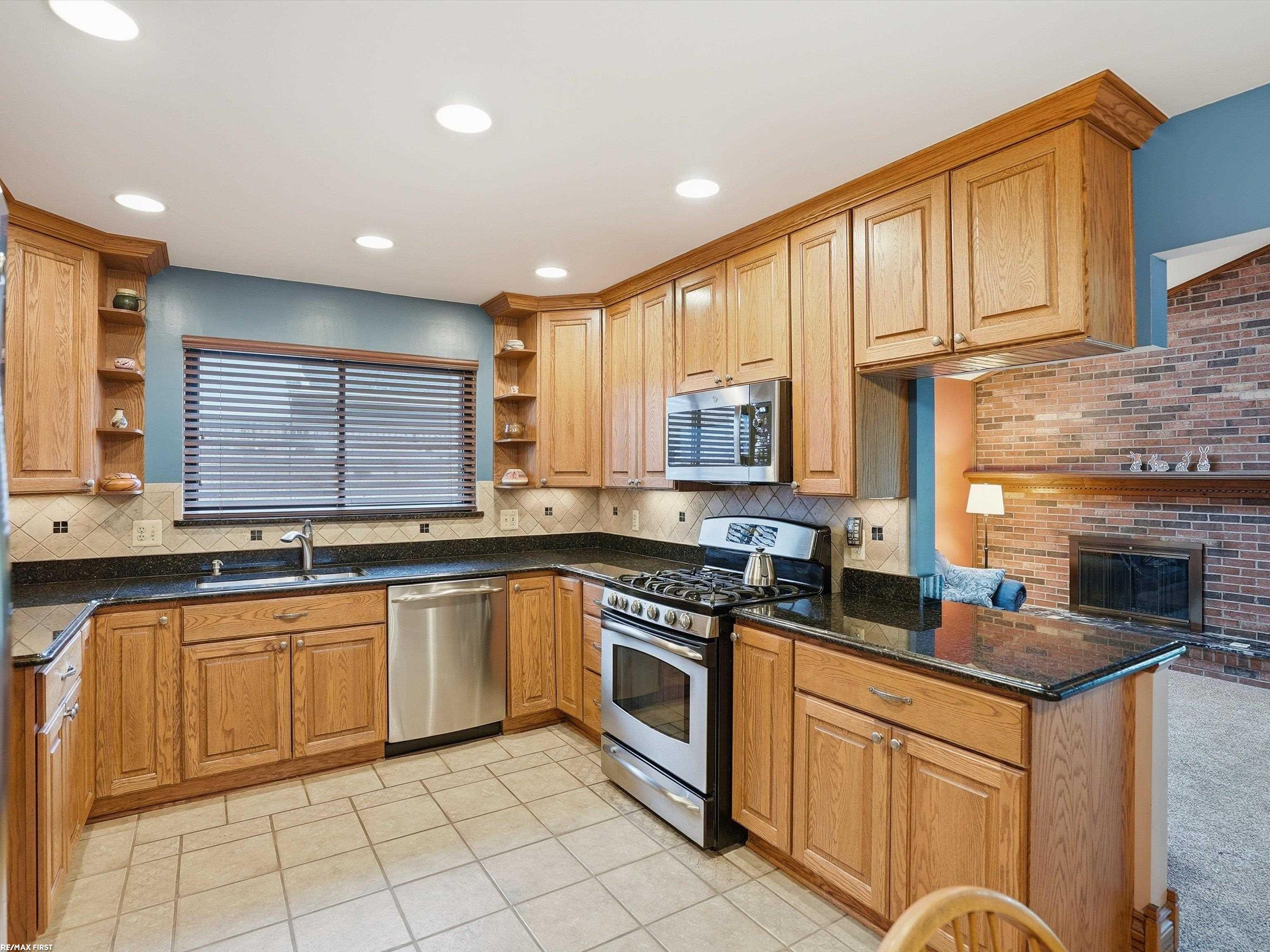 47431 Kathleen Road Macomb, MI 48044 - Photo 12 of 50