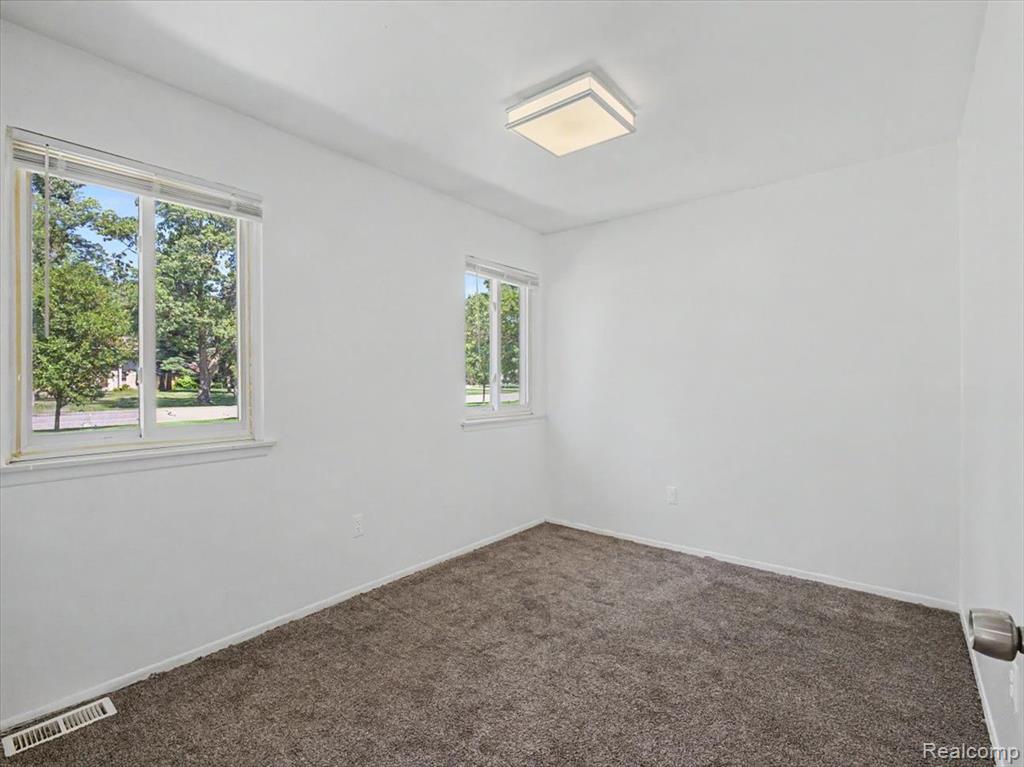 41957 Utica Road Sterling Heights, MI 48313 - Photo 18 of 43