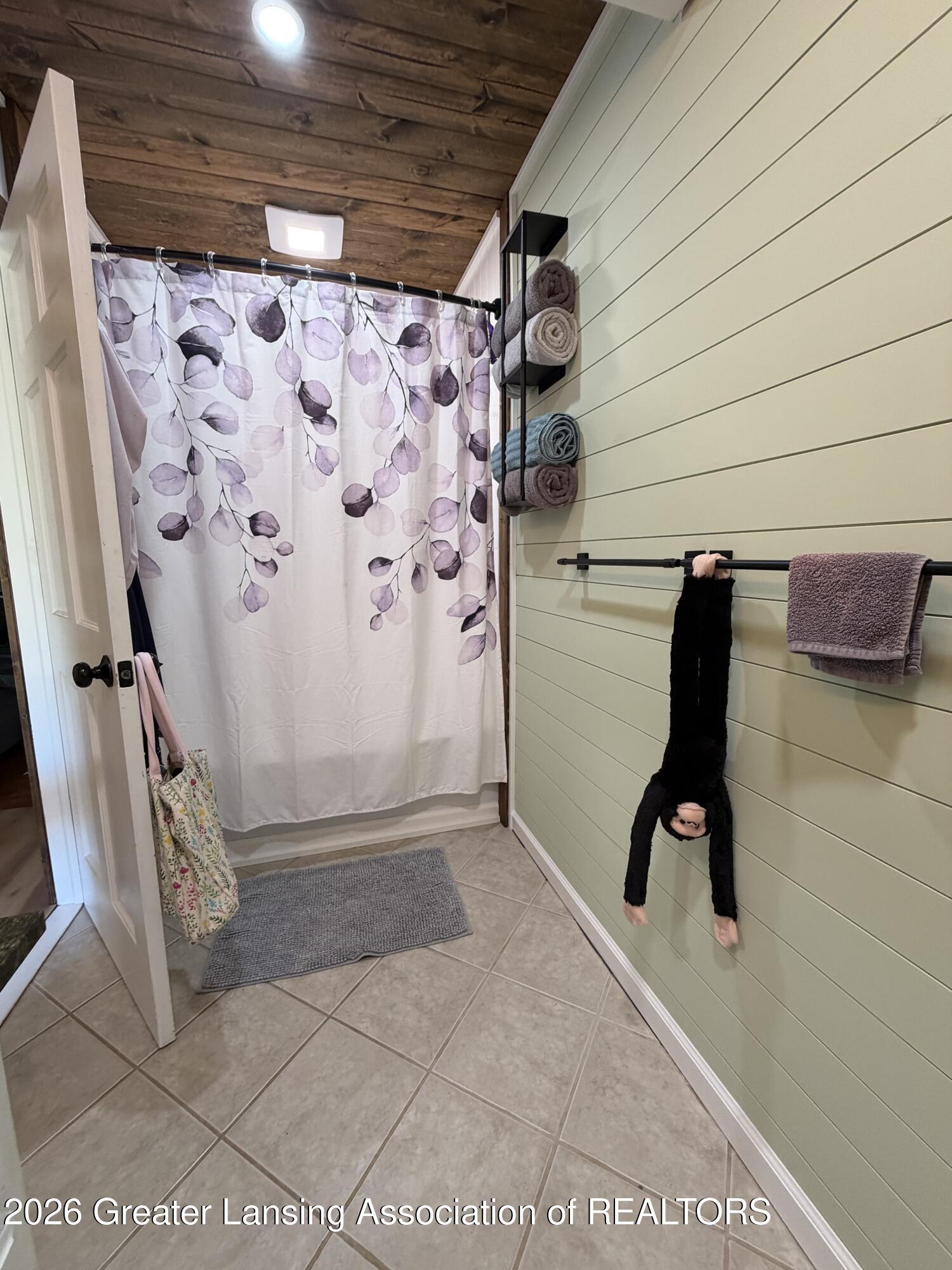 5429 South Waverly Road Lansing, MI 48911 - Photo 21 of 39 IMG_2999