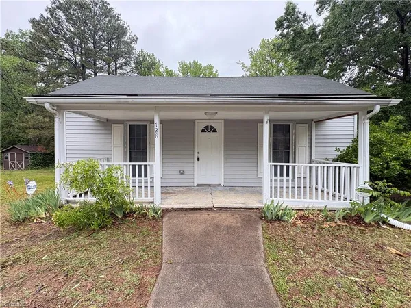 $925 | 728 Davis Street, Eden, NC 27288