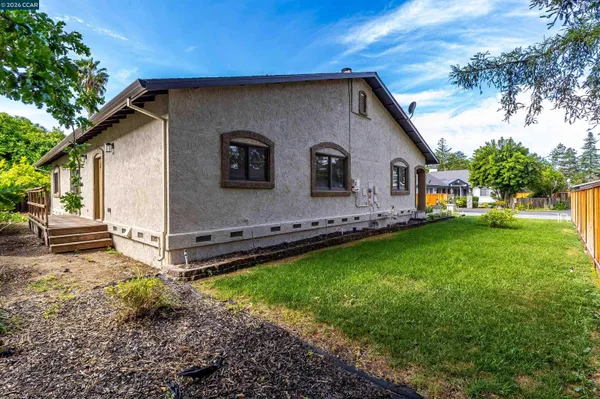 $1,100,000 | 3882 Chestnut Avenue, Concord, CA 94519