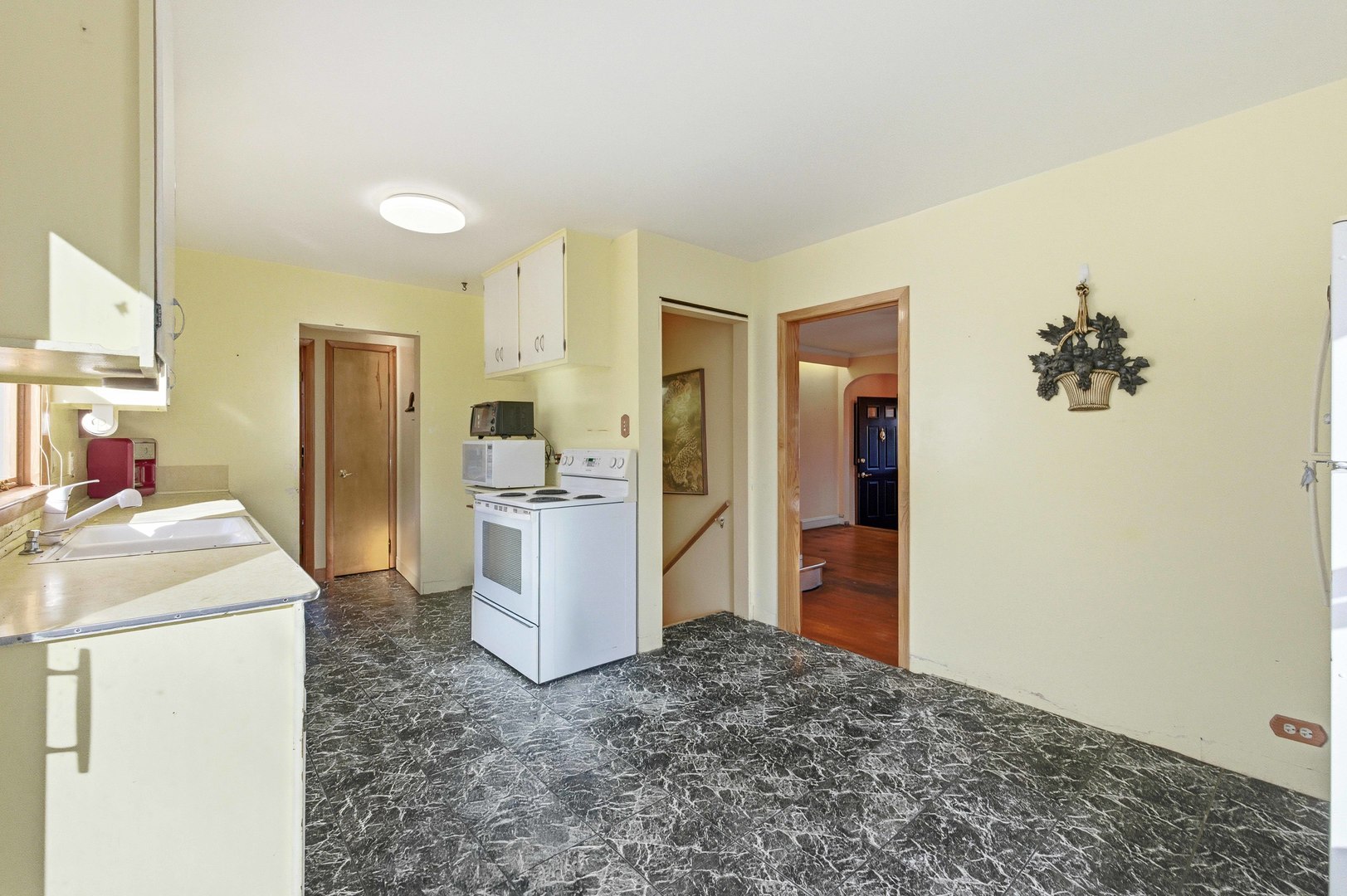 216 Edgebrook Road Wood Dale, IL 60191 - Photo 5 of 25 a open kitchen with a sink stove and refrigerator