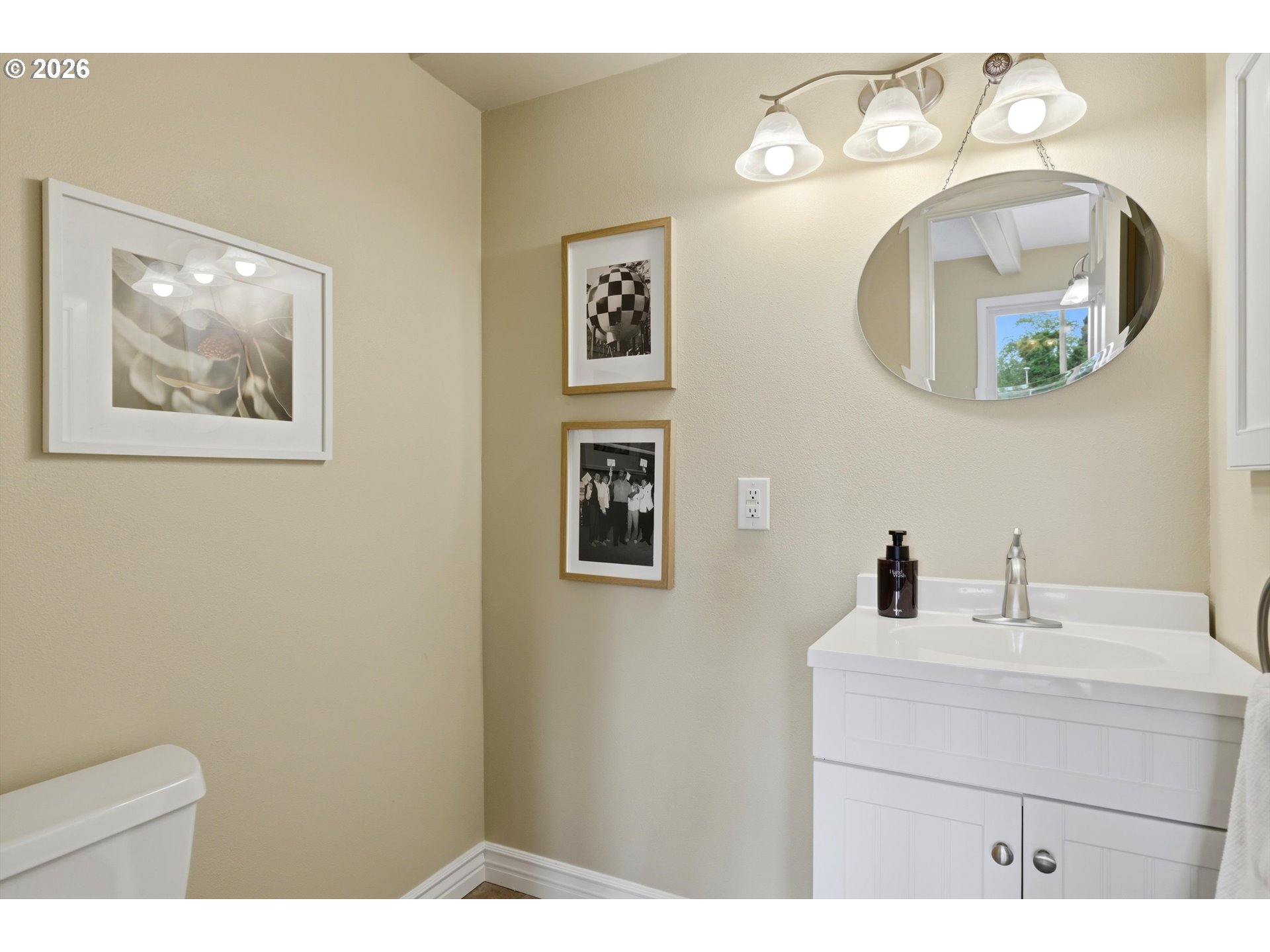 10055 Southwest Inez Street Portland, OR 97224 - Photo 25 of 48 Bathroom