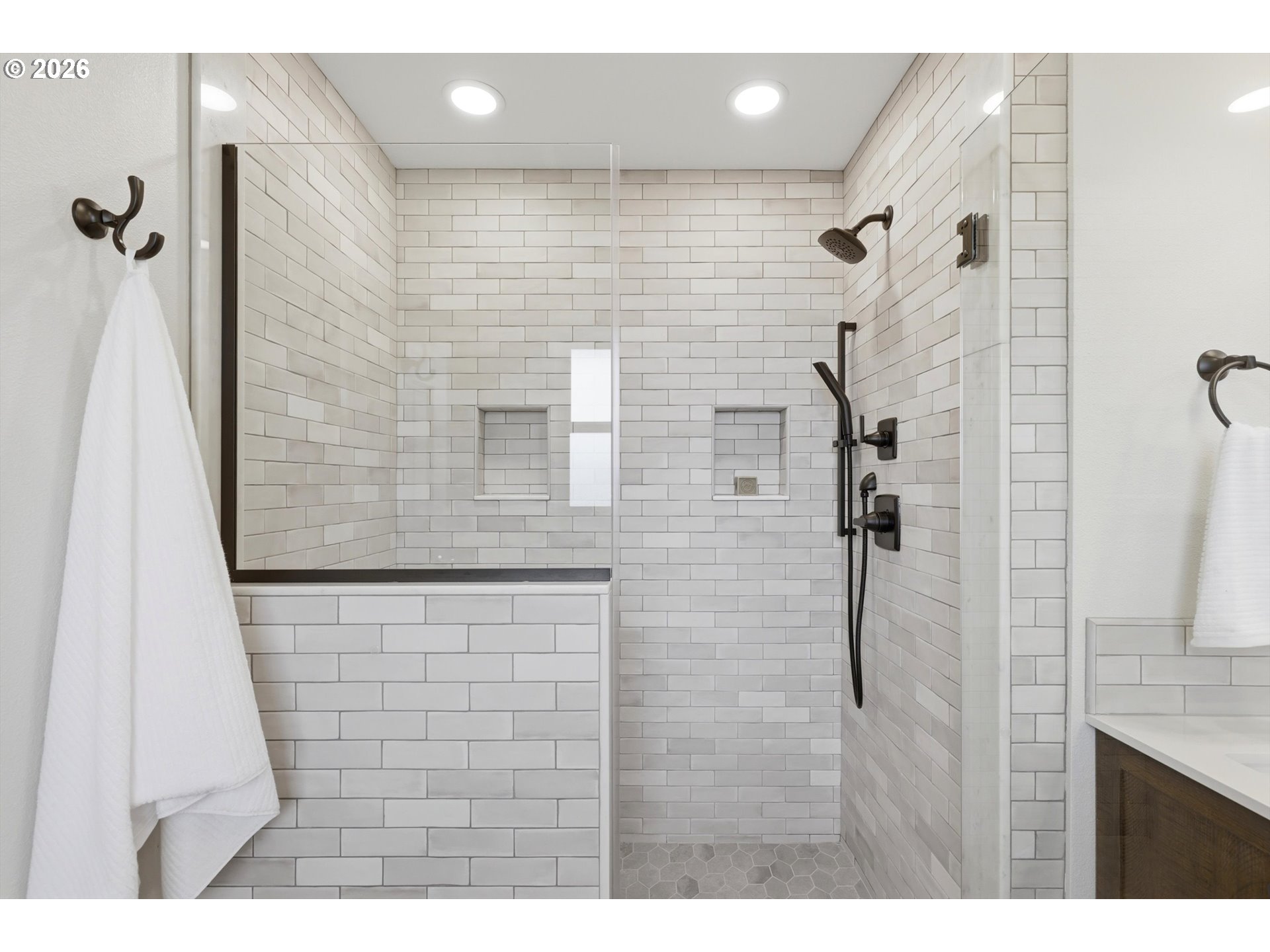 10055 Southwest Inez Street Portland, OR 97224 - Photo 4 of 48 Attached Bathroom #1