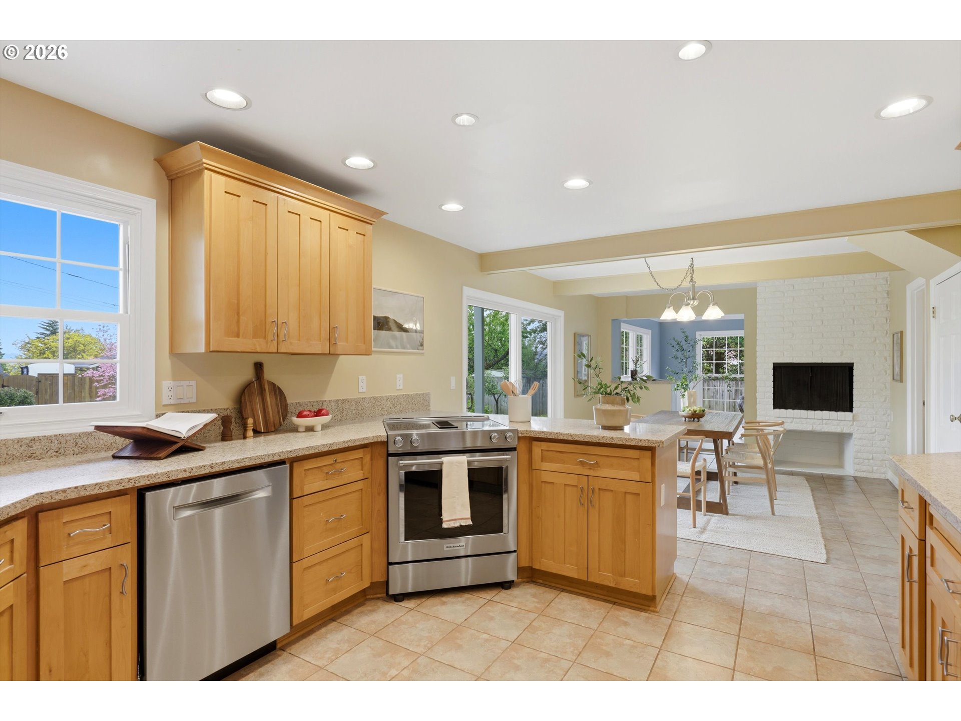 10055 Southwest Inez Street Portland, OR 97224 - Photo 6 of 48 Kitchen
