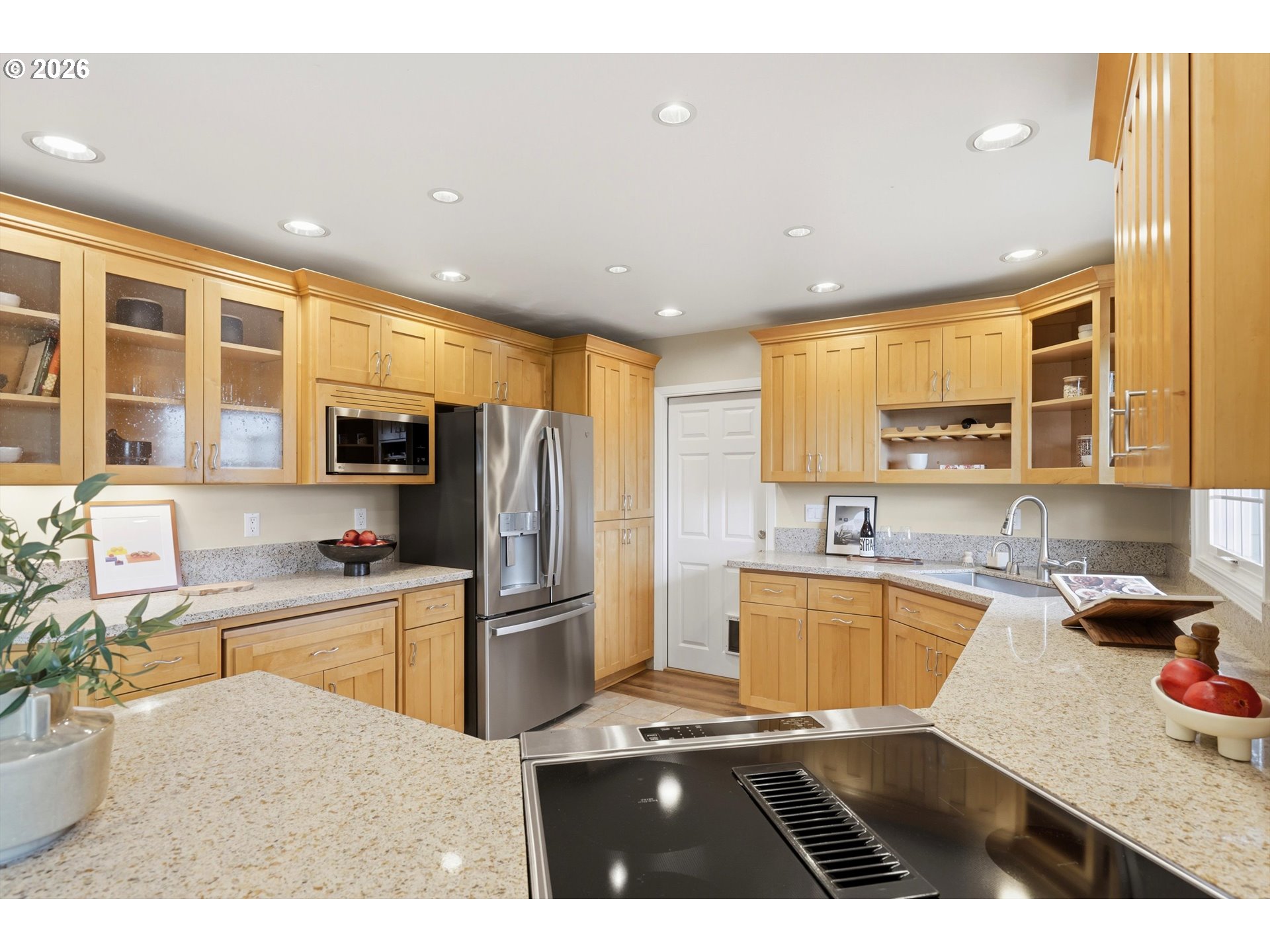 10055 Southwest Inez Street Portland, OR 97224 - Photo 7 of 48 Kitchen