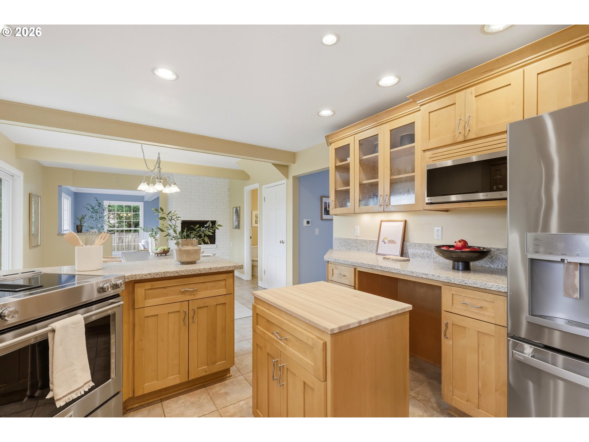 10055 Southwest Inez Street Portland, OR 97224 - Photo 8 of 48 Kitchen