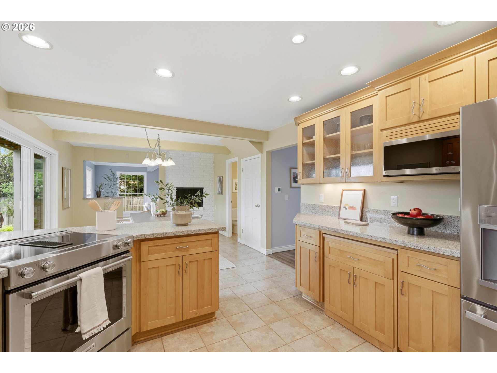 10055 Southwest Inez Street Portland, OR 97224 - Photo 9 of 48 Kitchen