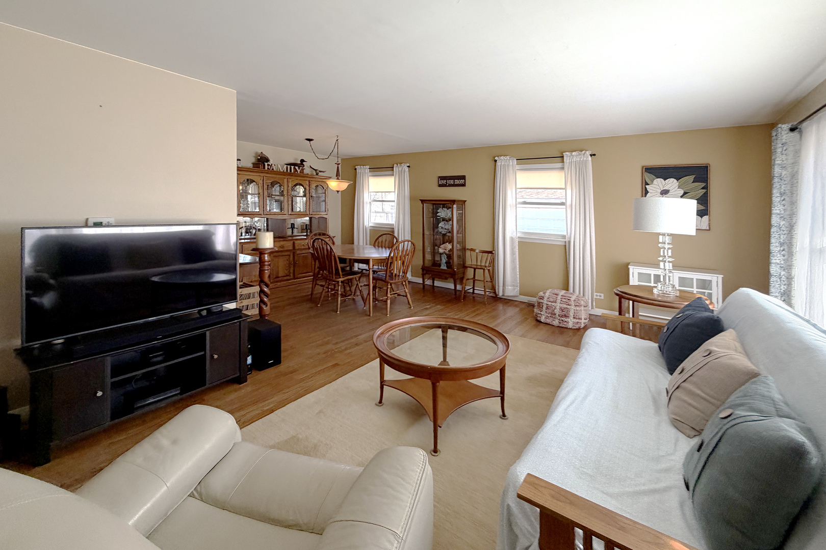 62 Mayer Avenue Wheeling, IL 60090 - Photo 3 of 20 a living room with furniture and wooden floor