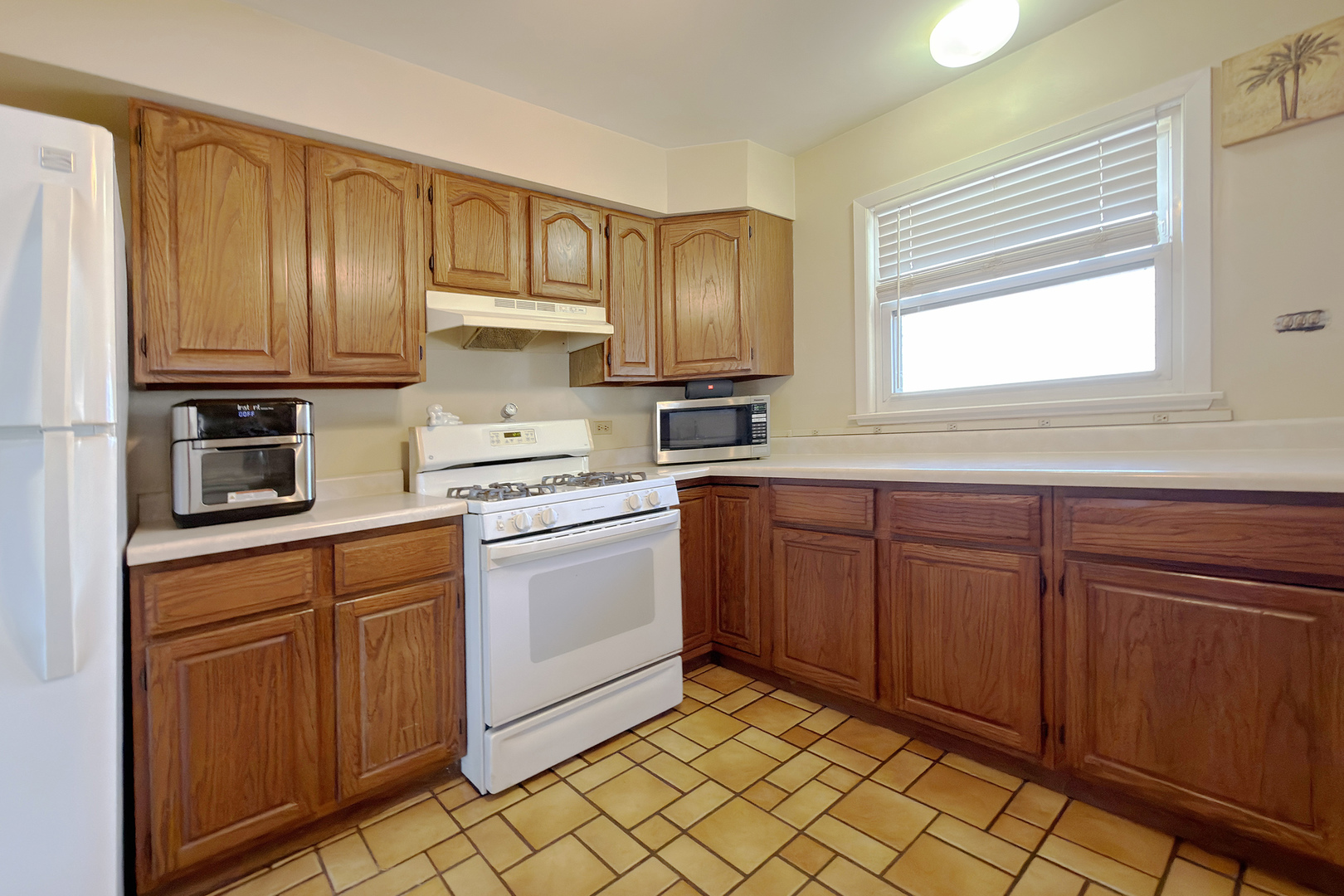 62 Mayer Avenue Wheeling, IL 60090 - Photo 8 of 20 a kitchen with stainless steel appliances granite countertop a sink dishwasher stove and refrigerator