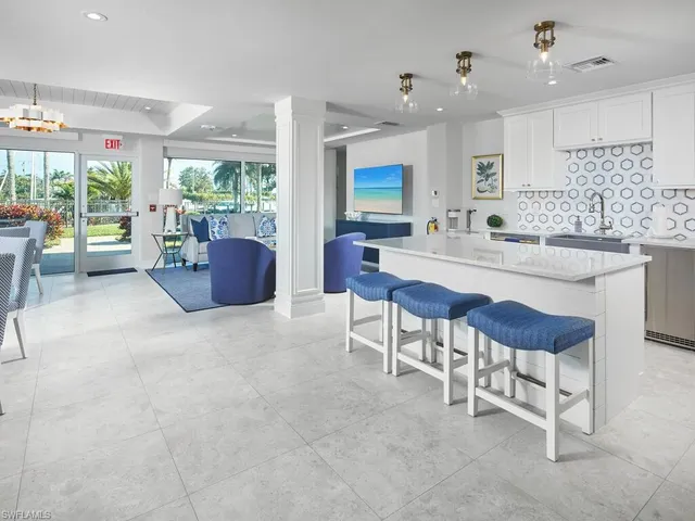 $7,000 | 2170 Gulf Shore Boulevard North, Unit 51W, Naples, FL 34102