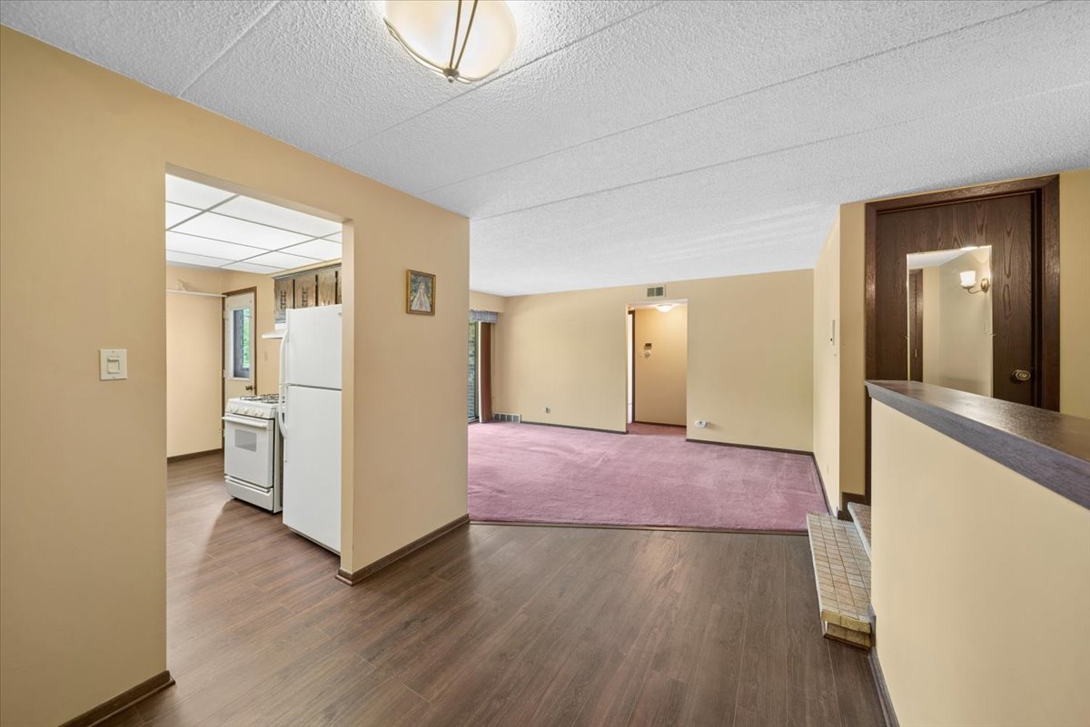 525 Cumnor Road, Unit 204 Westmont, IL 60559 - Photo 7 of 19