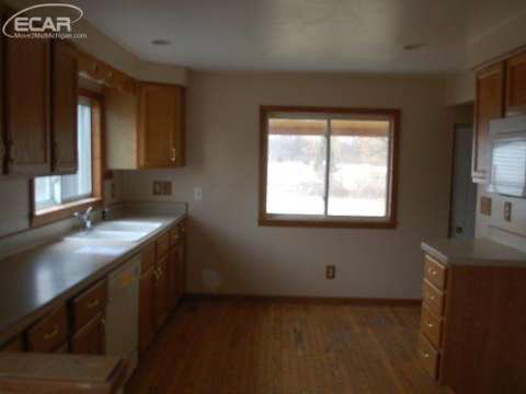 1492 West Stanley Road Mount Morris, MI 48458 - Photo 9 of 19 20435761-8.JPG