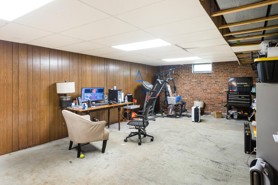 6007 Springfield Drive Jackson, MI 49201 - Photo 14 of 27 0N0A8781 (1)