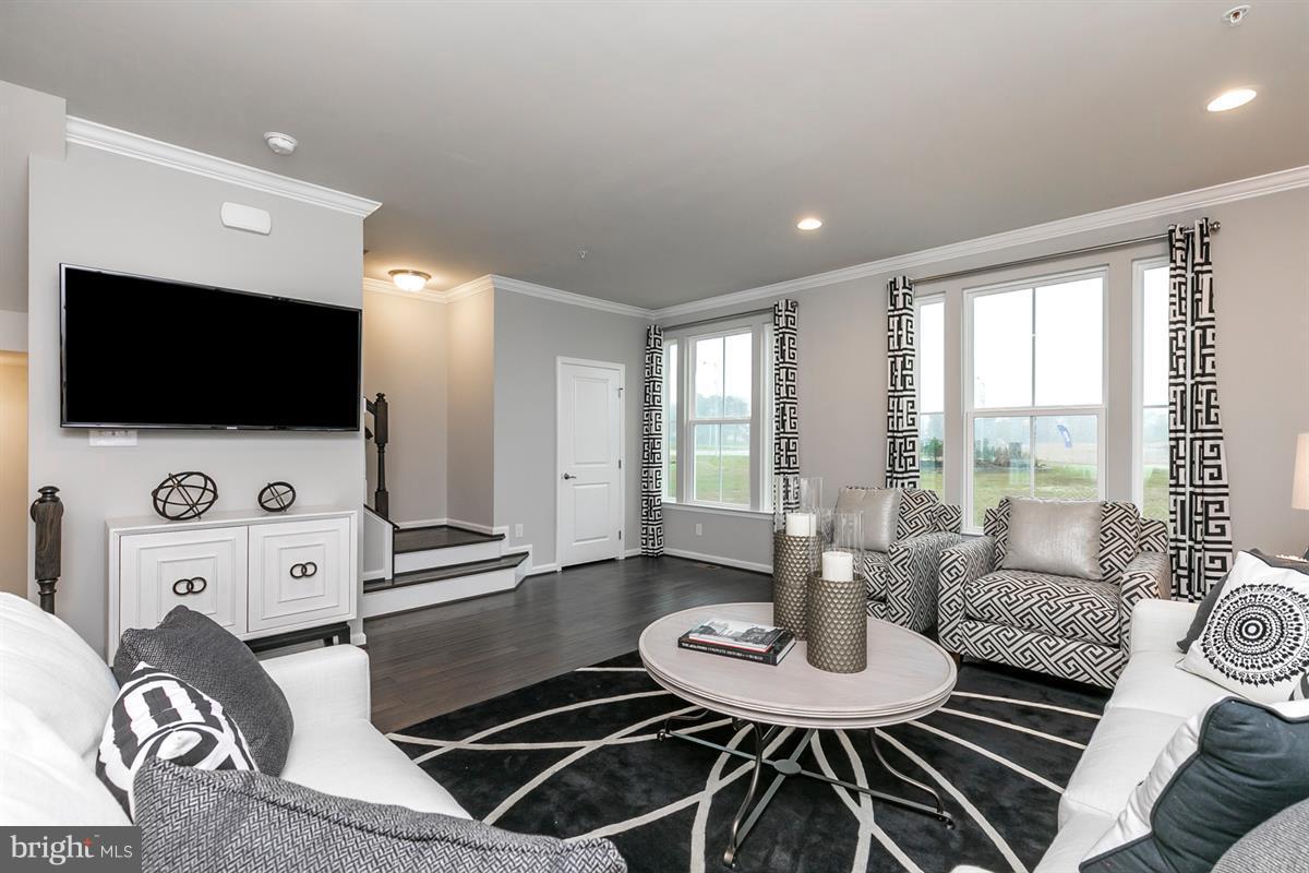 2718 Fredericksburg Road Hanover, MD 21076 - Photo 5 of 30 Living Room