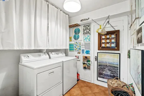 a view of entryway with a front door