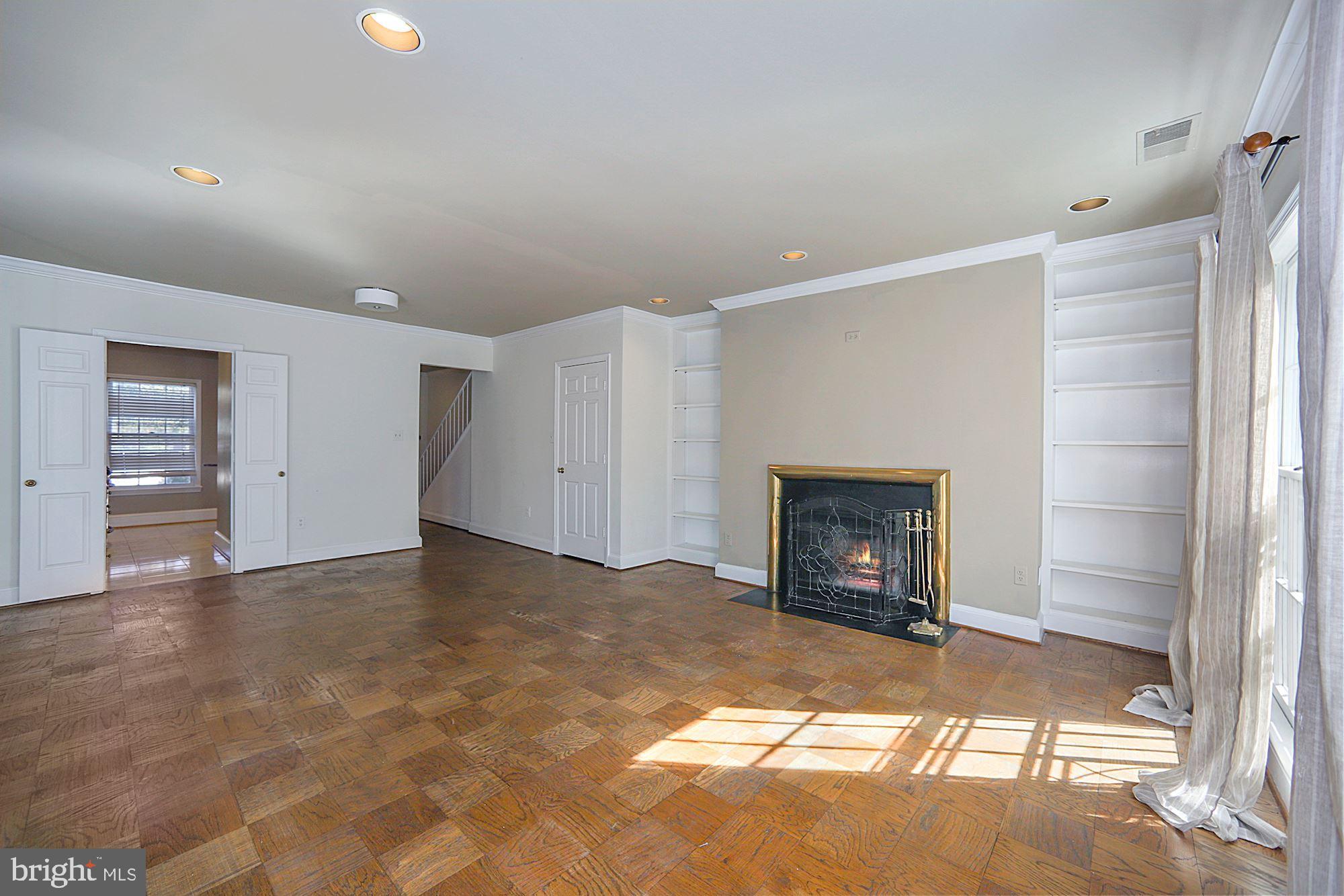 3241 Sutton Place Northwest, Unit B Washington, DC 20016 - Photo 11 of 35 Living Room