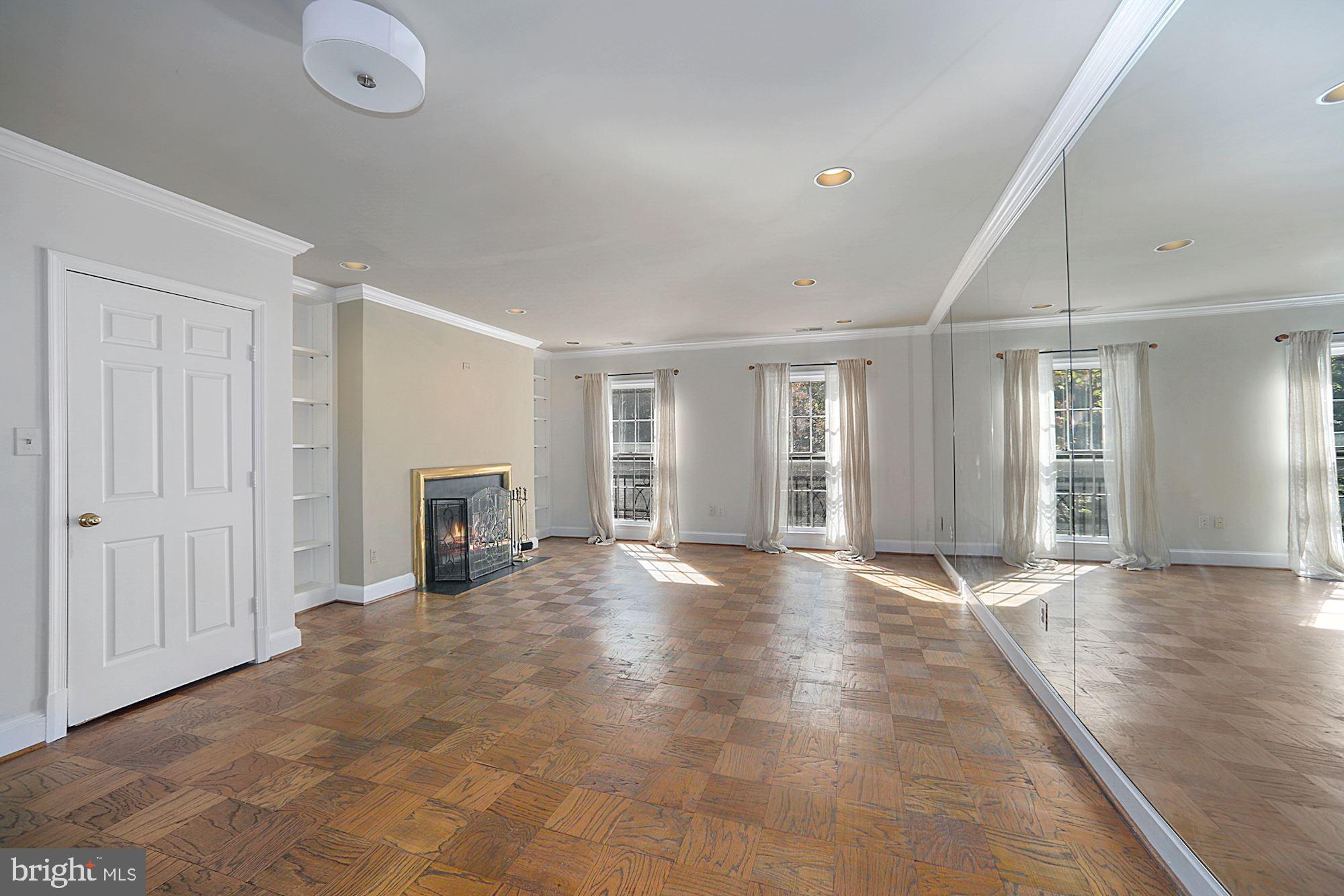3241 Sutton Place Northwest, Unit B Washington, DC 20016 - Photo 9 of 35 Living Room