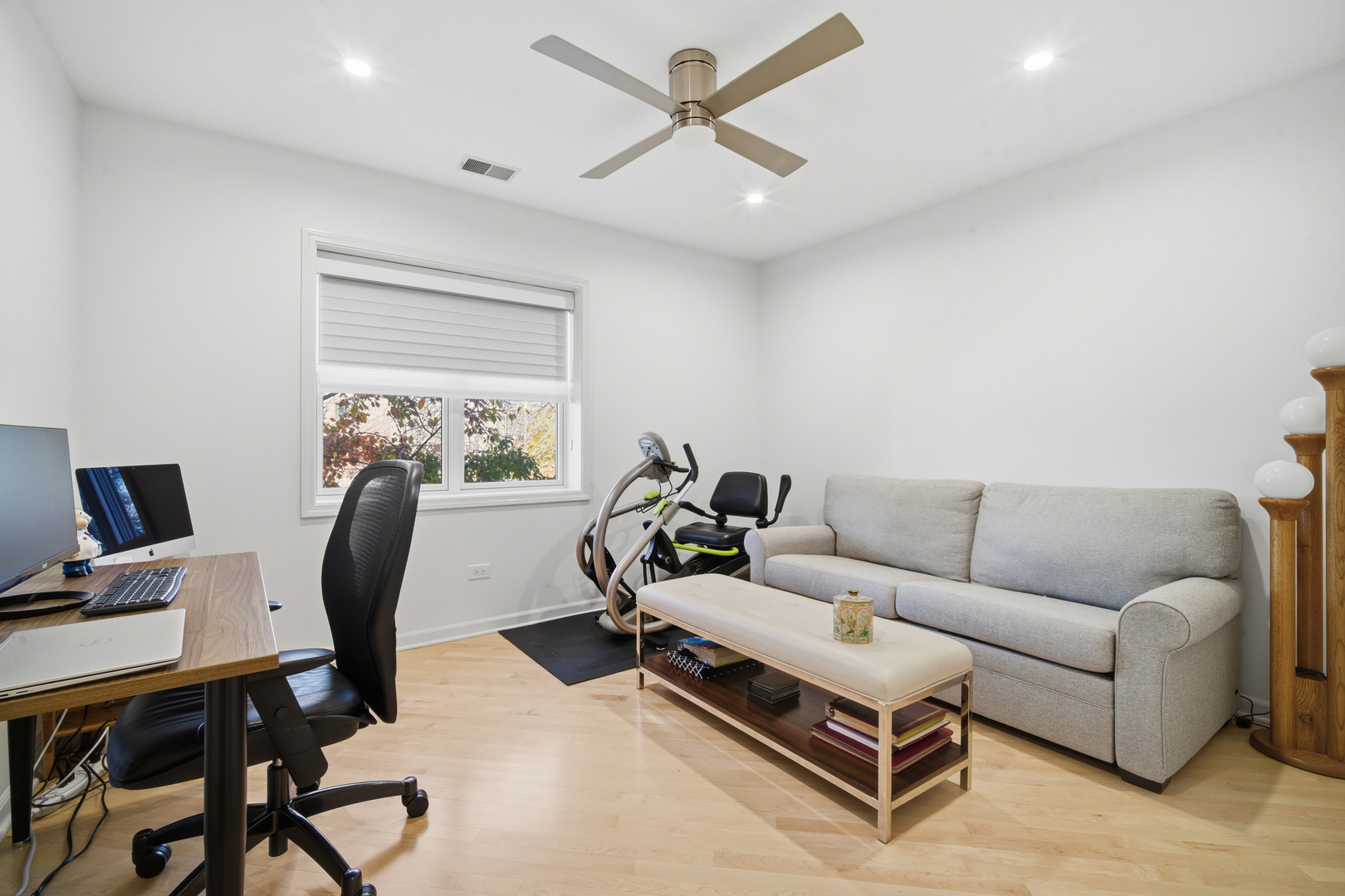 1688 Green Bay Road, Unit 204 Highland Park, IL 60035 - Photo 10 of 14 a living room with furniture