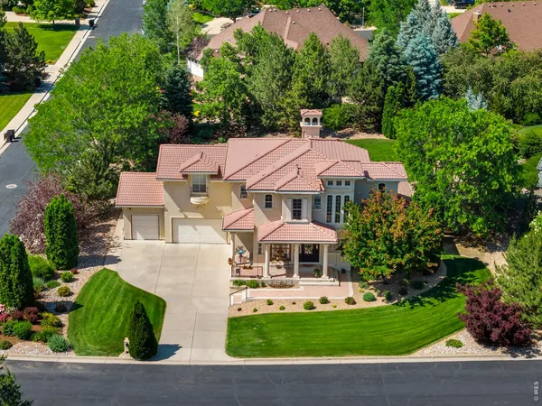 a view of a house with a big yard