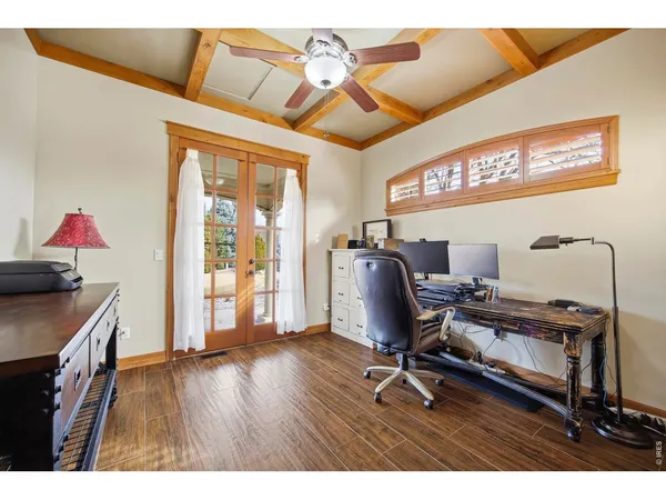 a view of entryway with workspace