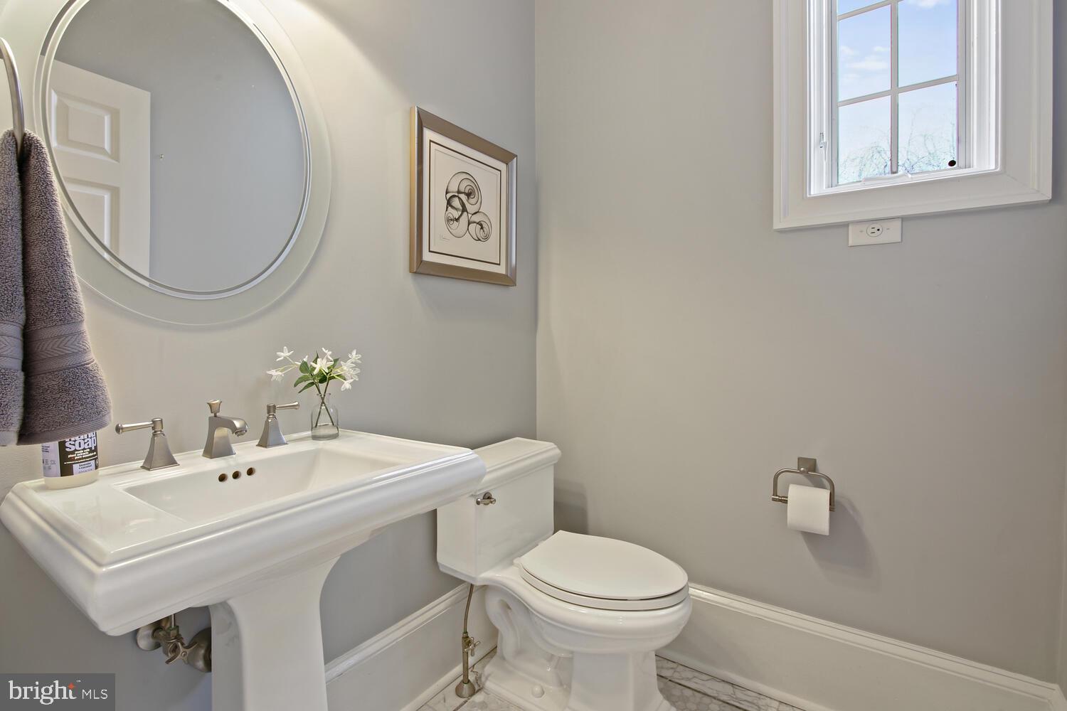 203 North Fairfield Road Devon, PA 19333 - Photo 7 of 38 1st Floor Powder Room