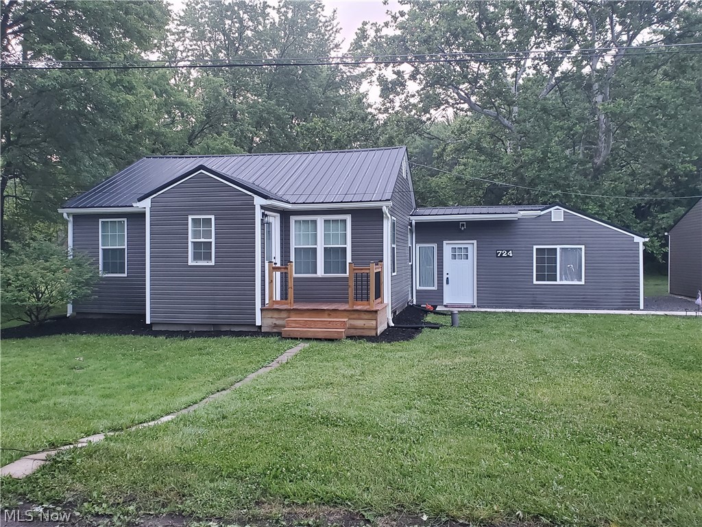 724 Briggs Road Leavittsburg, OH 44430 - Photo 1 of 38
